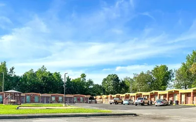 OYO Hickory House Inn