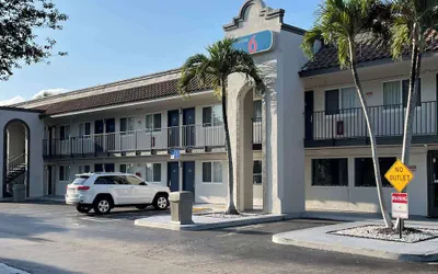 Motel 6 Riviera Beach, FL