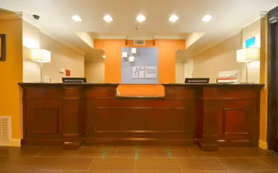 Holiday Inn Express Hotel & Suites Pine Bluff / Pines Mall by IHG