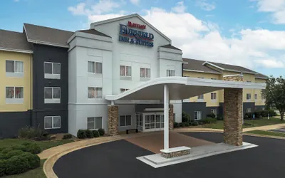 Fairfield Inn & Suites by Marriott Rogers