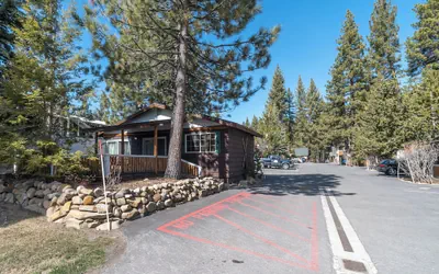 Red Wolf Lakeside Lodge