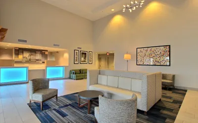 Holiday Inn Express Hotel & Suites Milwaukee Airport by IHG