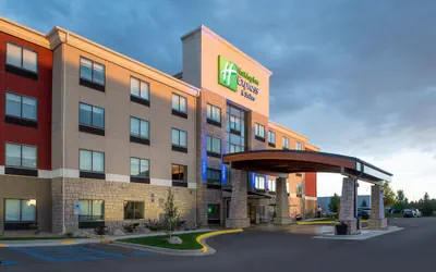Holiday Inn Express Hotel & Suites Bismarck by IHG