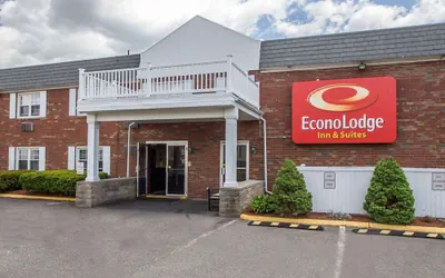 Econo Lodge Inn & Suites Windsor Locks Bradley Airport