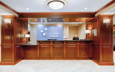 Holiday Inn Express & Suites Bloomington by IHG
