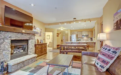 Luxe 2br 2ba - Rocky Mountain Views + Walk To Mainstreet 2 Bedroom Apts by RedAwning