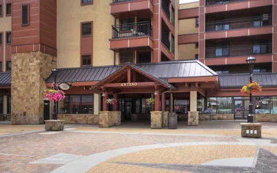 Winter Ski-in/out Studio Sleeps 4, Steps To Historic Main St Studio Bedroom Condo by RedAwning