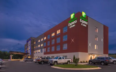 Holiday Inn Express & Suites Farmville by IHG