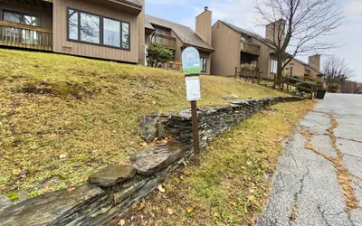 41 Summit Condo Near Mountain Shuttle by RedAwning