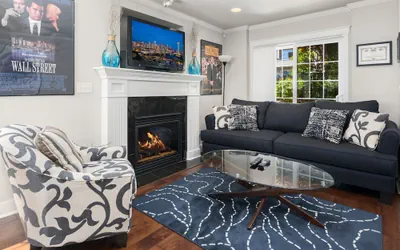 Seattle Vacation Home: The Great Wall