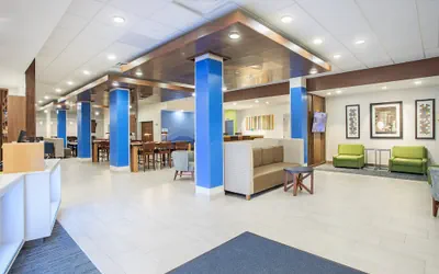 Holiday Inn Express & Suites Lexington W - Versailles by IHG