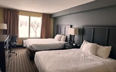 Days Inn & Suites by Wyndham Norton Shores/Muskegon