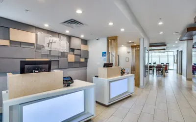 Holiday Inn Express & Suites Denton South by IHG