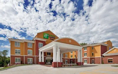 Holiday Inn Express Hotel & Stes Kansas City Sports Complex by IHG