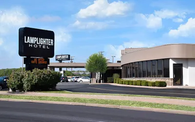 Lamplighter Inn & Suites - South