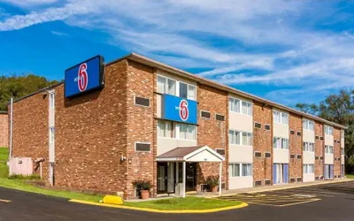 Motel 6 New Stanton, PA