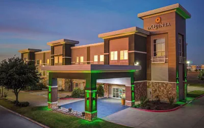 La Quinta Inn & Suites by Wyndham Ft. Worth - Forest Hill TX