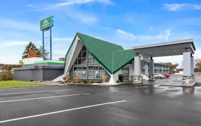 Wingate by Wyndham Geneva at SPIRE Academy