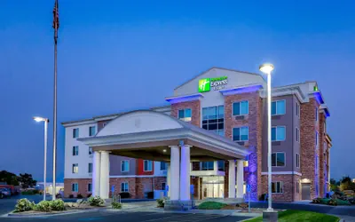 Holiday Inn Express & Suites Ontario by IHG