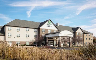 Holiday Inn Express & Suites Green Bay East by IHG