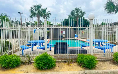 OYO Townhouse Beaumont Medical Center Area I-10