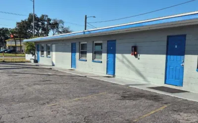 Base Motel By OYO South Tampa