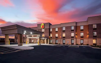 Super 8 by Wyndham St. Louis North