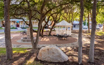 Gruene River Hotel & Retreat