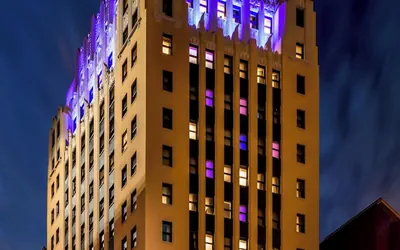 The Sinclair, Autograph Collection