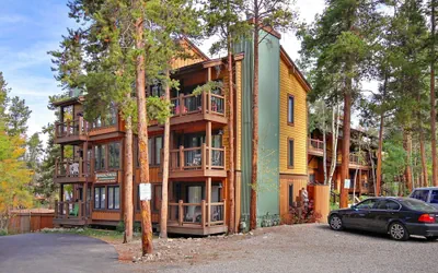 Inner Circle 3 1 Bedroom Condo by RedAwning