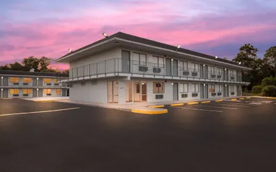 HomeTowne Studios by Red Roof Orange, TX