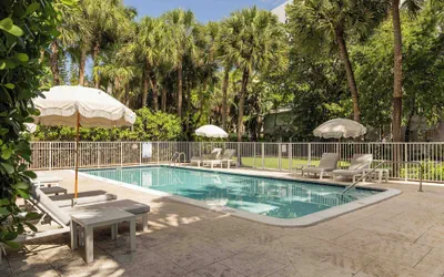 Miami River Inn By Renzzi