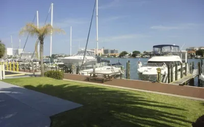 Waterfront 2 Queens Free Parking