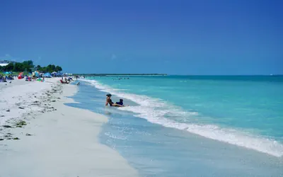 Historic Pass-A-Grille Gulf Way Beachfront Wi-Fi