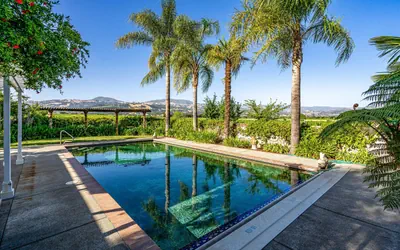 Winery Estate with Pool and Tastings Included