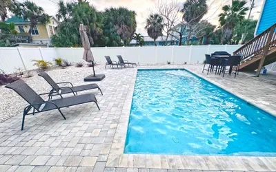 Pass-A-Grille St Pete Beach 4/2.5 WiFi Parking