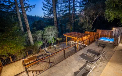 Vista Retreat with Hot Tub and Tastings Included