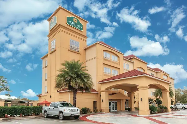 Photo 1 - La Quinta Inn & Suites by Wyndham Houston Bush Intl Airpt E