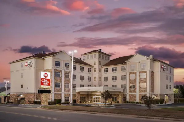 Photo 1 - Best Western Plus Rose City Conference Center Inn