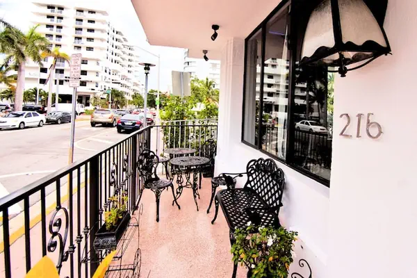 Photo 1 - Notebook Miami Beach