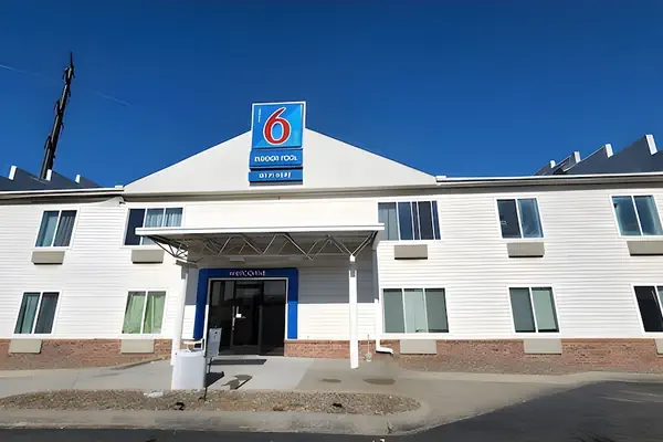 Photo 1 - Studio 6 Altoona, IA - Des Moines East