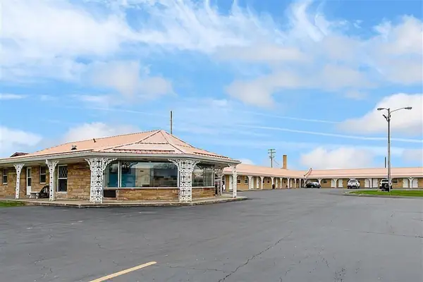 Photo 1 - Highway Inn