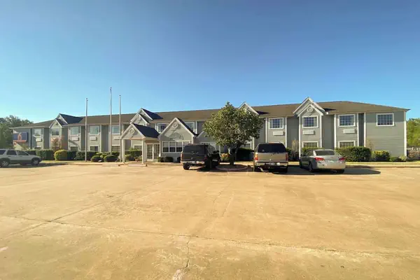 Photo 1 - Studio 6 Mcalester, Ok - South