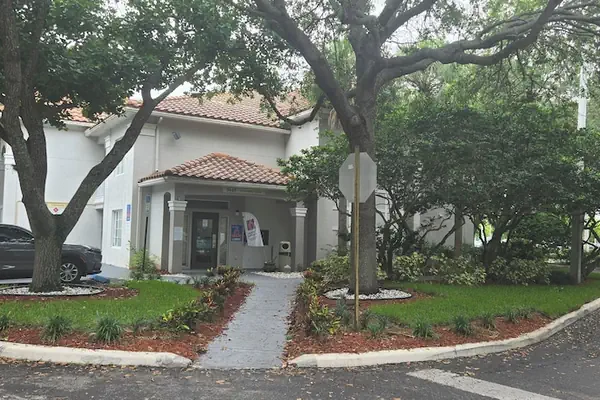 Photo 1 - Studio 6 Coral Springs, FL - Fort Lauderdale