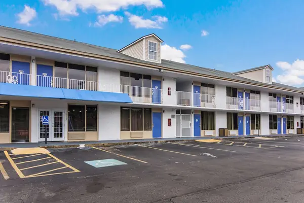 Photo 1 - Motel 6 Lagrange, GA