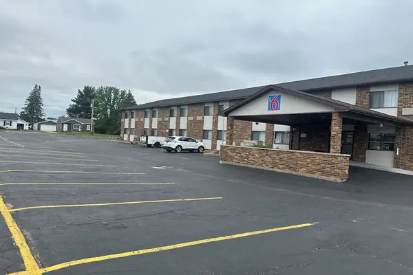 Photo 1 - Motel 6 Wisconsin Rapids, WI