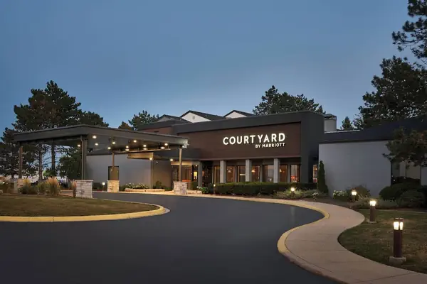 Photo 1 - Courtyard by Marriott Chicago Wood Dale