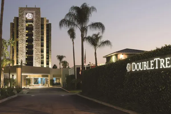 Photo 1 - DoubleTree by Hilton Monrovia - Pasadena Area