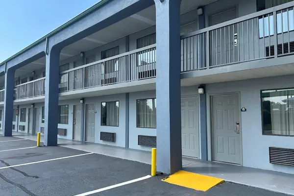 Photo 1 - Days Inn by Wyndham Byron