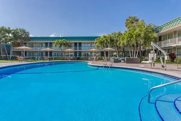 Photo 1 - Ocean Breeze Inn Vero Beach